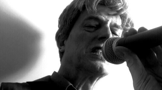 Tom Hannes als David Bowie